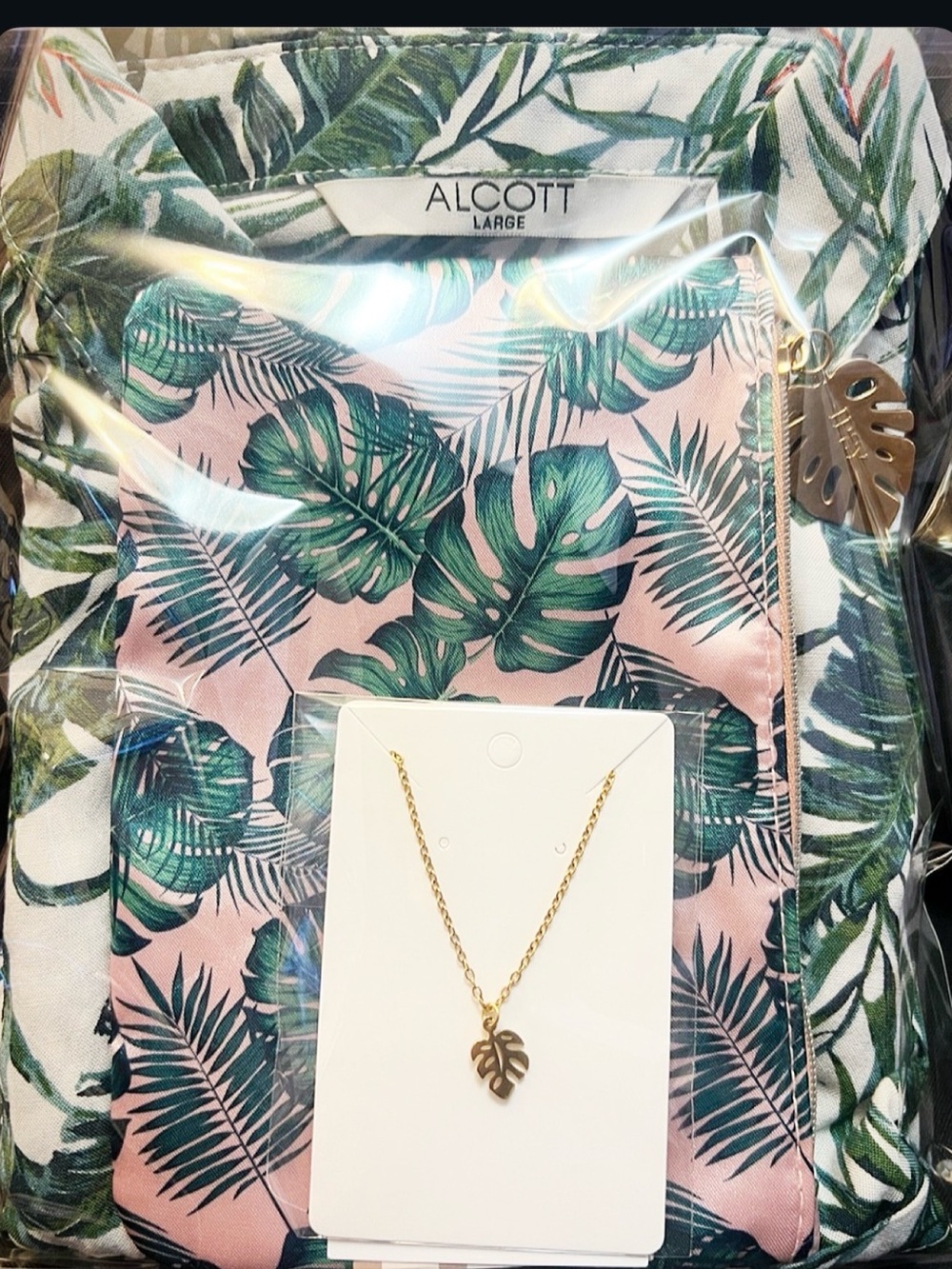 Alcott Pink & Green Tropical Leaf Accent Set with Gold Leaf Pendant